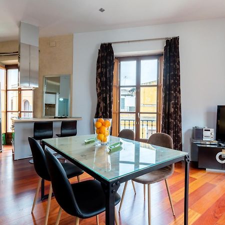 Cathedral Apartment, Upper Floor Apartment เซบีญา ภายนอก รูปภาพ