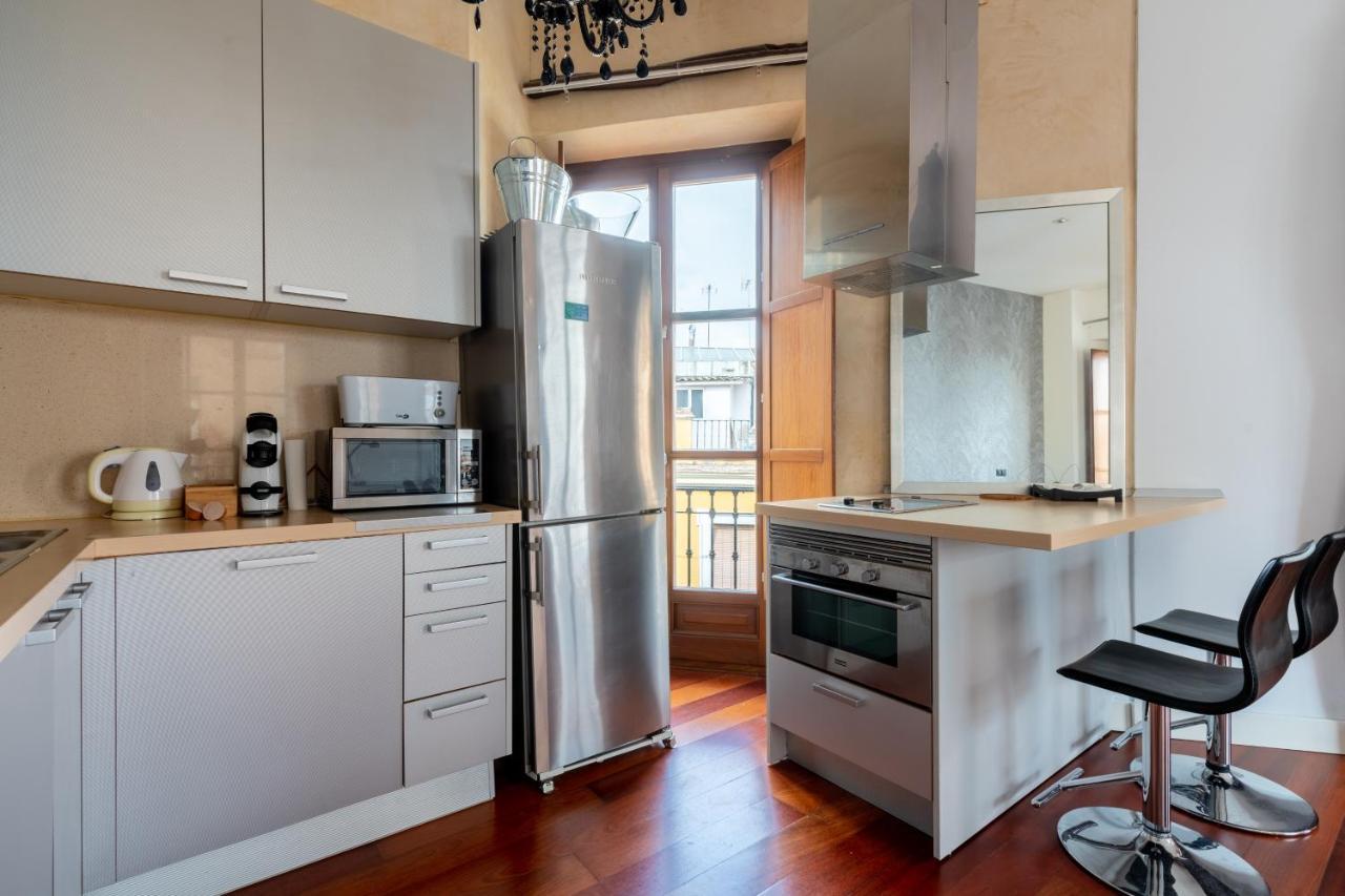 Cathedral Apartment, Upper Floor Apartment เซบีญา ภายนอก รูปภาพ