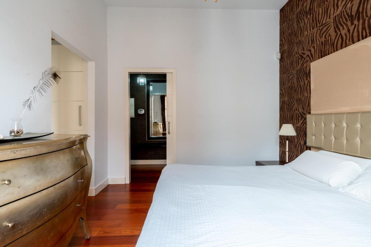Cathedral Apartment, Upper Floor Apartment เซบีญา ภายนอก รูปภาพ
