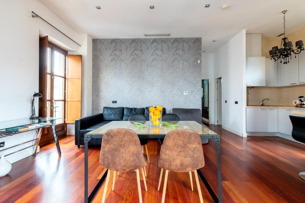Cathedral Apartment, Upper Floor Apartment เซบีญา ภายนอก รูปภาพ