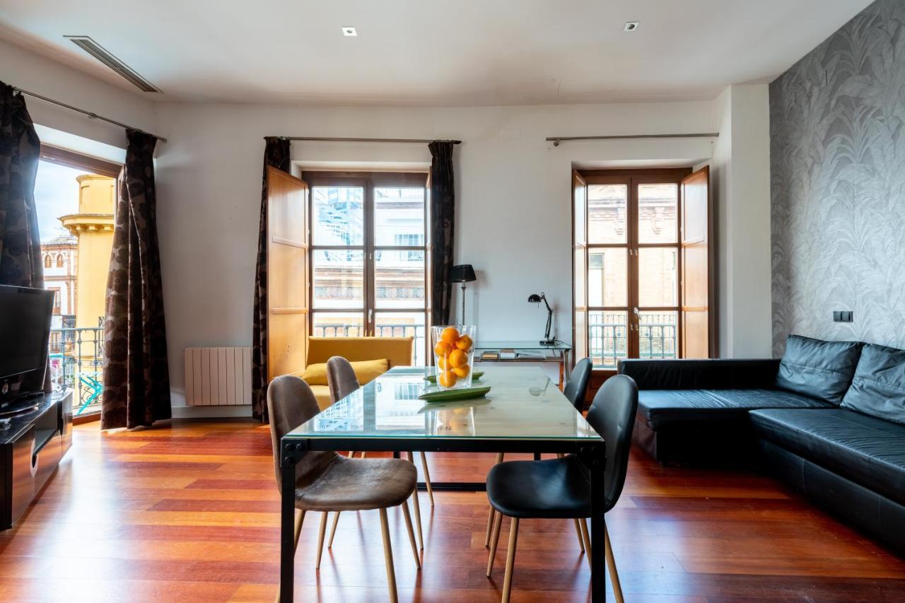 Cathedral Apartment, Upper Floor Apartment เซบีญา ภายนอก รูปภาพ