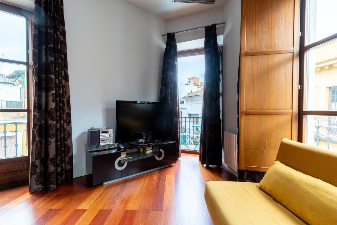 Cathedral Apartment, Upper Floor Apartment เซบีญา ภายนอก รูปภาพ