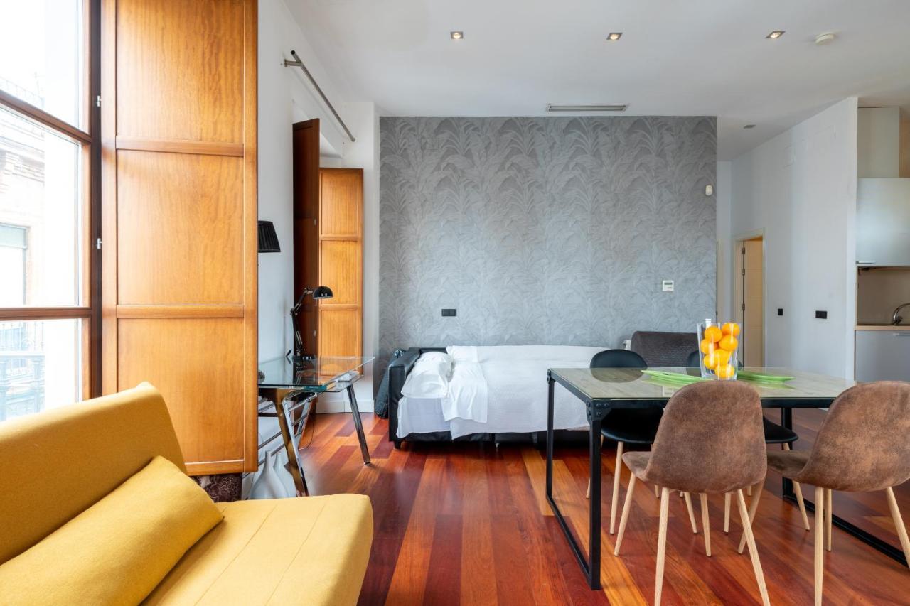 Cathedral Apartment, Upper Floor Apartment เซบีญา ภายนอก รูปภาพ