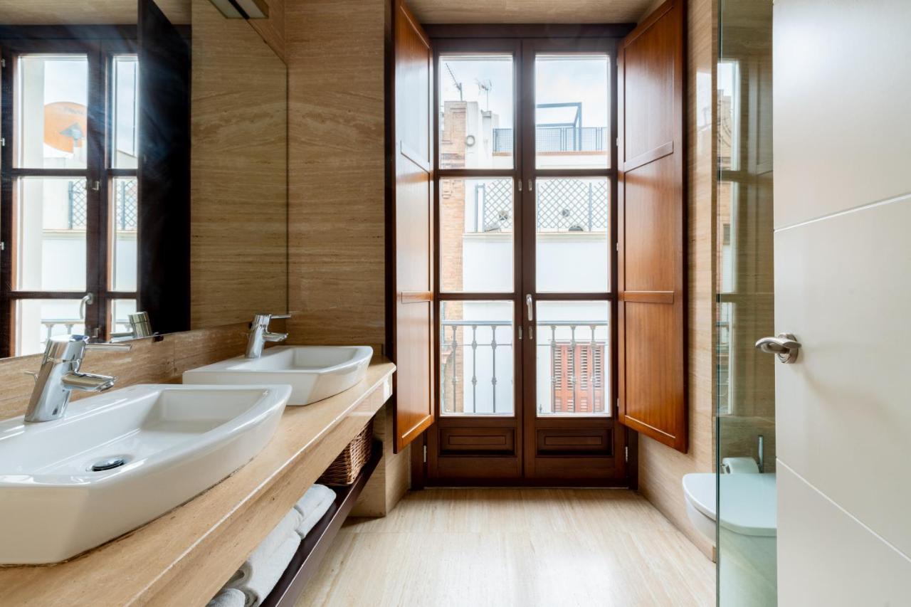 Cathedral Apartment, Upper Floor Apartment เซบีญา ภายนอก รูปภาพ