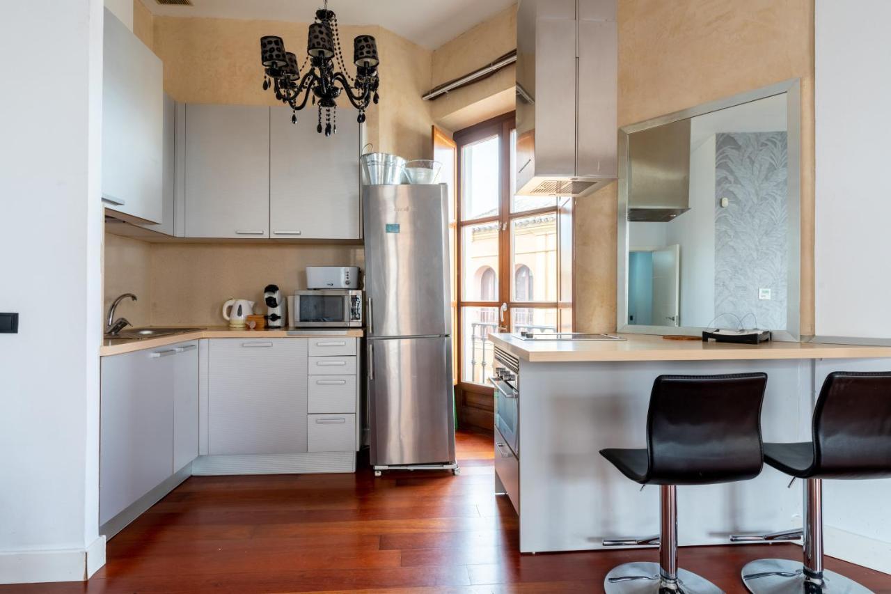 Cathedral Apartment, Upper Floor Apartment เซบีญา ภายนอก รูปภาพ