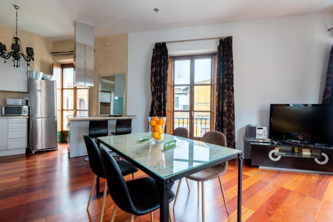 Cathedral Apartment, Upper Floor Apartment เซบีญา ภายนอก รูปภาพ