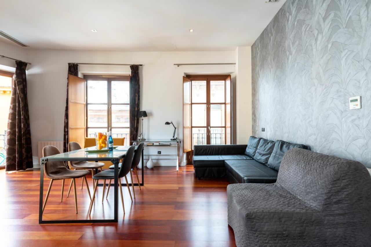 Cathedral Apartment, Upper Floor Apartment เซบีญา ภายนอก รูปภาพ