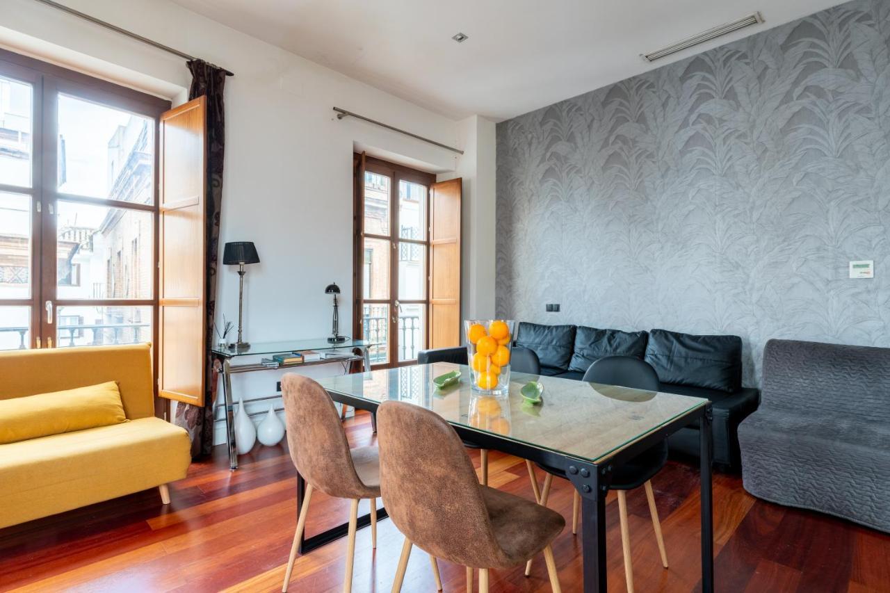 Cathedral Apartment, Upper Floor Apartment เซบีญา ภายนอก รูปภาพ