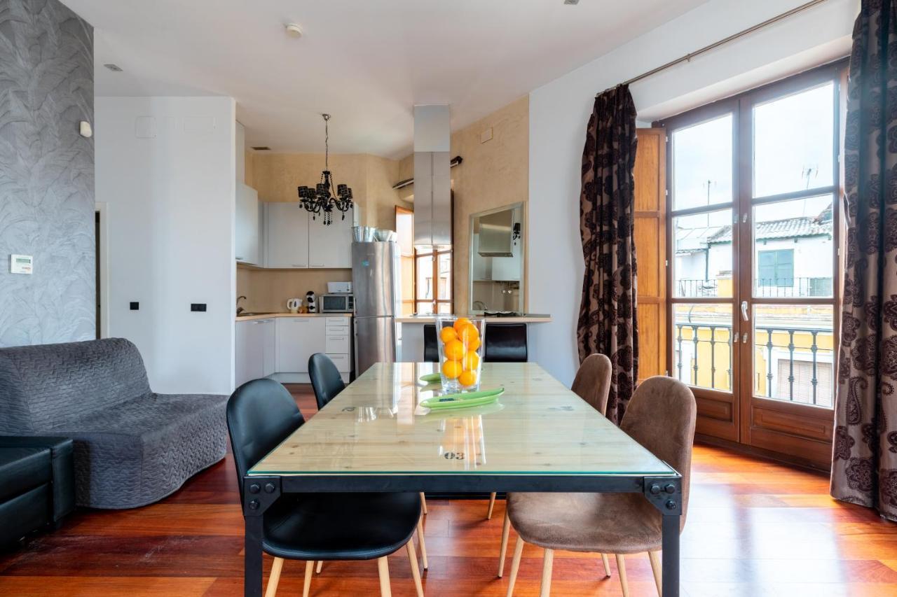 Cathedral Apartment, Upper Floor Apartment เซบีญา ภายนอก รูปภาพ