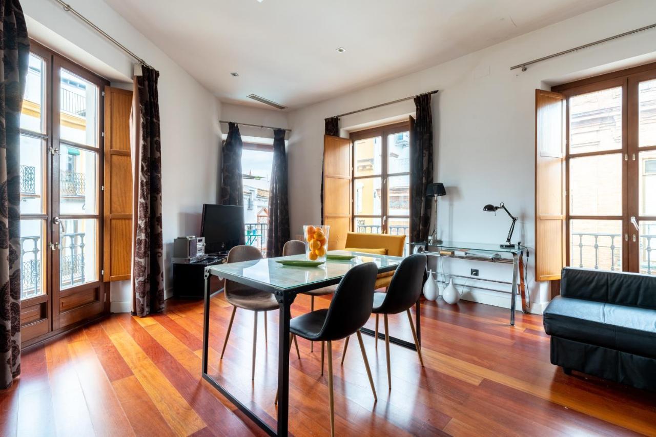 Cathedral Apartment, Upper Floor Apartment เซบีญา ภายนอก รูปภาพ