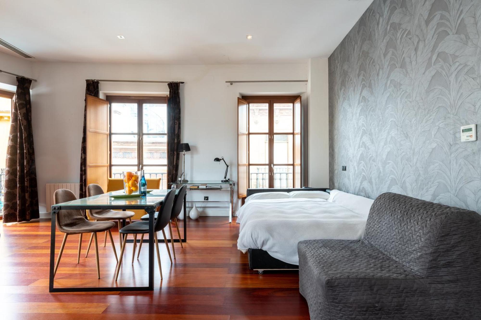 Cathedral Apartment, Upper Floor Apartment เซบีญา ภายนอก รูปภาพ