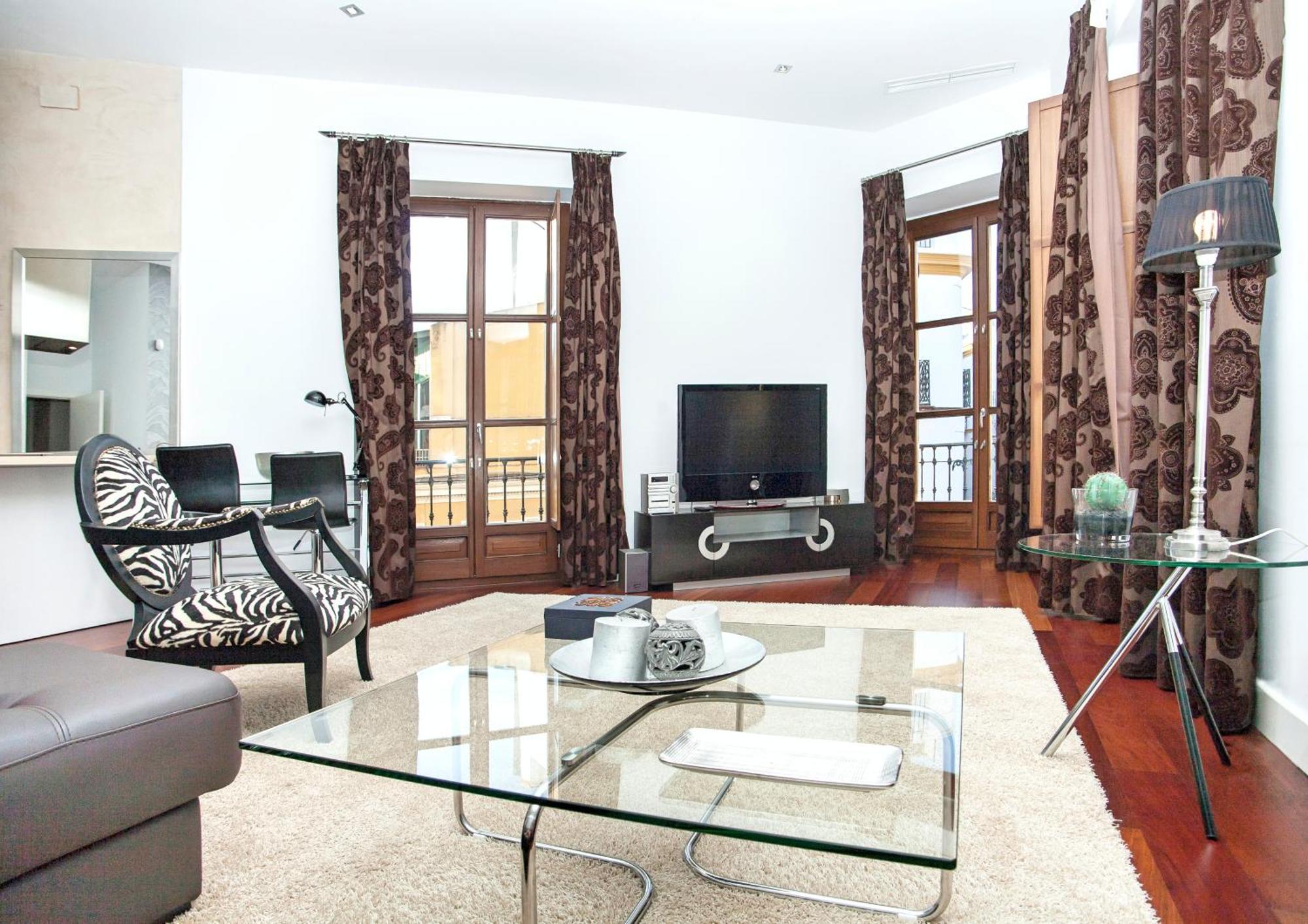 Cathedral Apartment, Upper Floor Apartment เซบีญา ภายนอก รูปภาพ